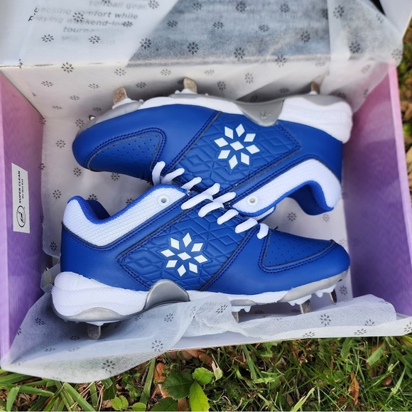The image shows a RIP-IT Diamond Girls Molded Softball Cleat in White/Royal Blue - Picture 3 of 3